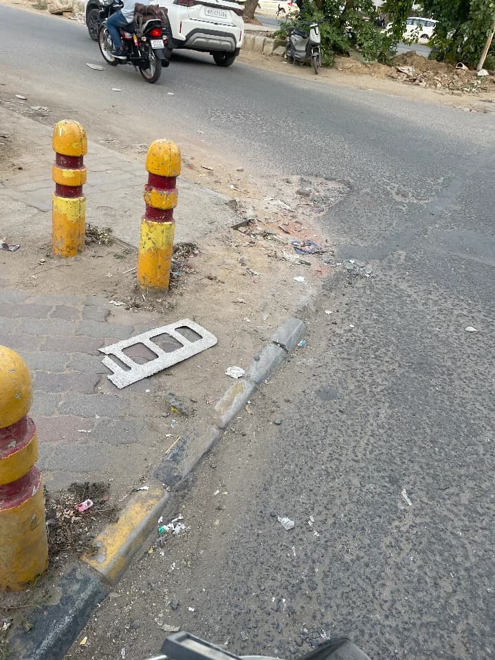 littering hotspot in DLF Phase IV